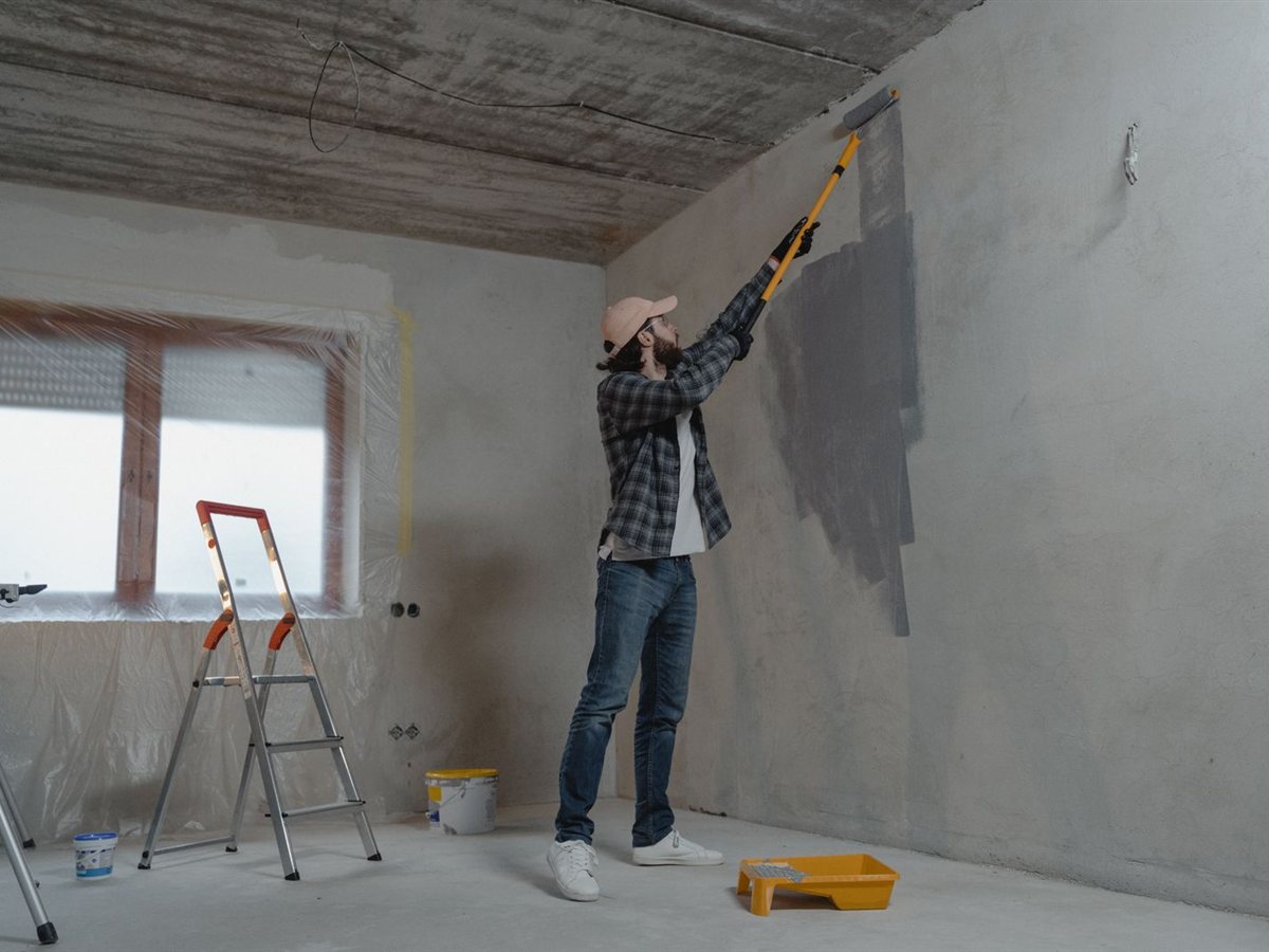 Hand-applied decorative wall finishes